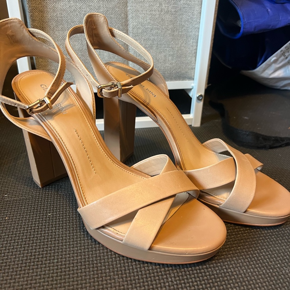 Gianni Bini Nude Heels Size 11